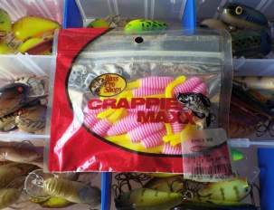 Awesome Bass Pro pink bumble bee crappie baits.