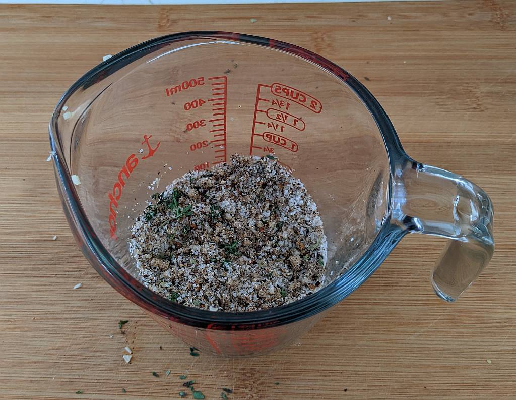 pancetta cure and seasoning mix in a measuring cup